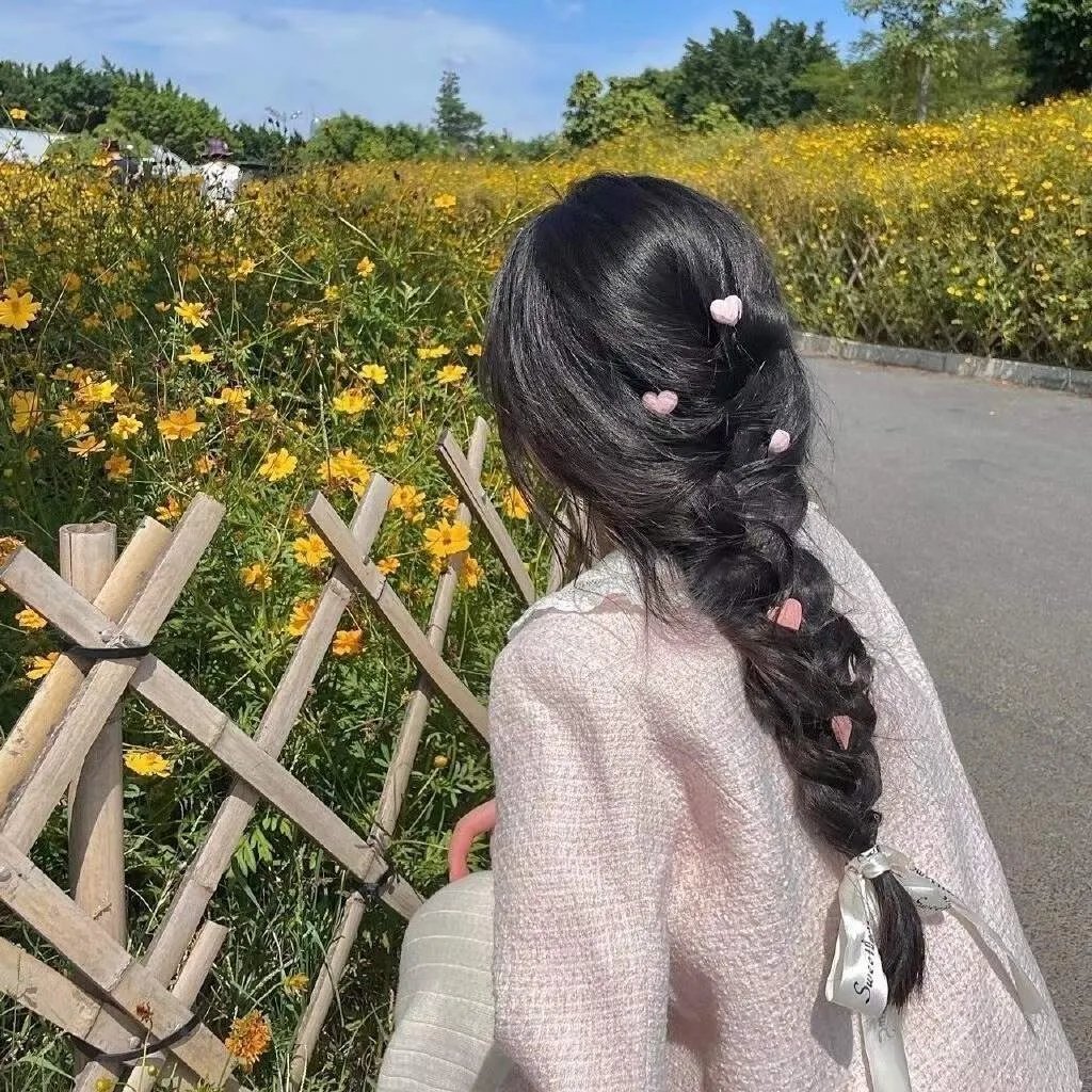 拿针的女孩